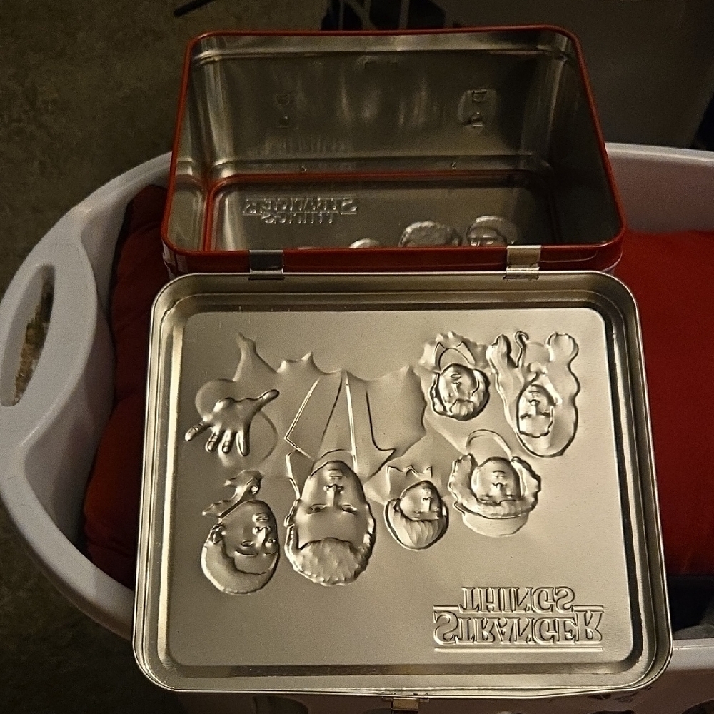 Stranger Things Red and White Lunch Box - Picture 2 of 5